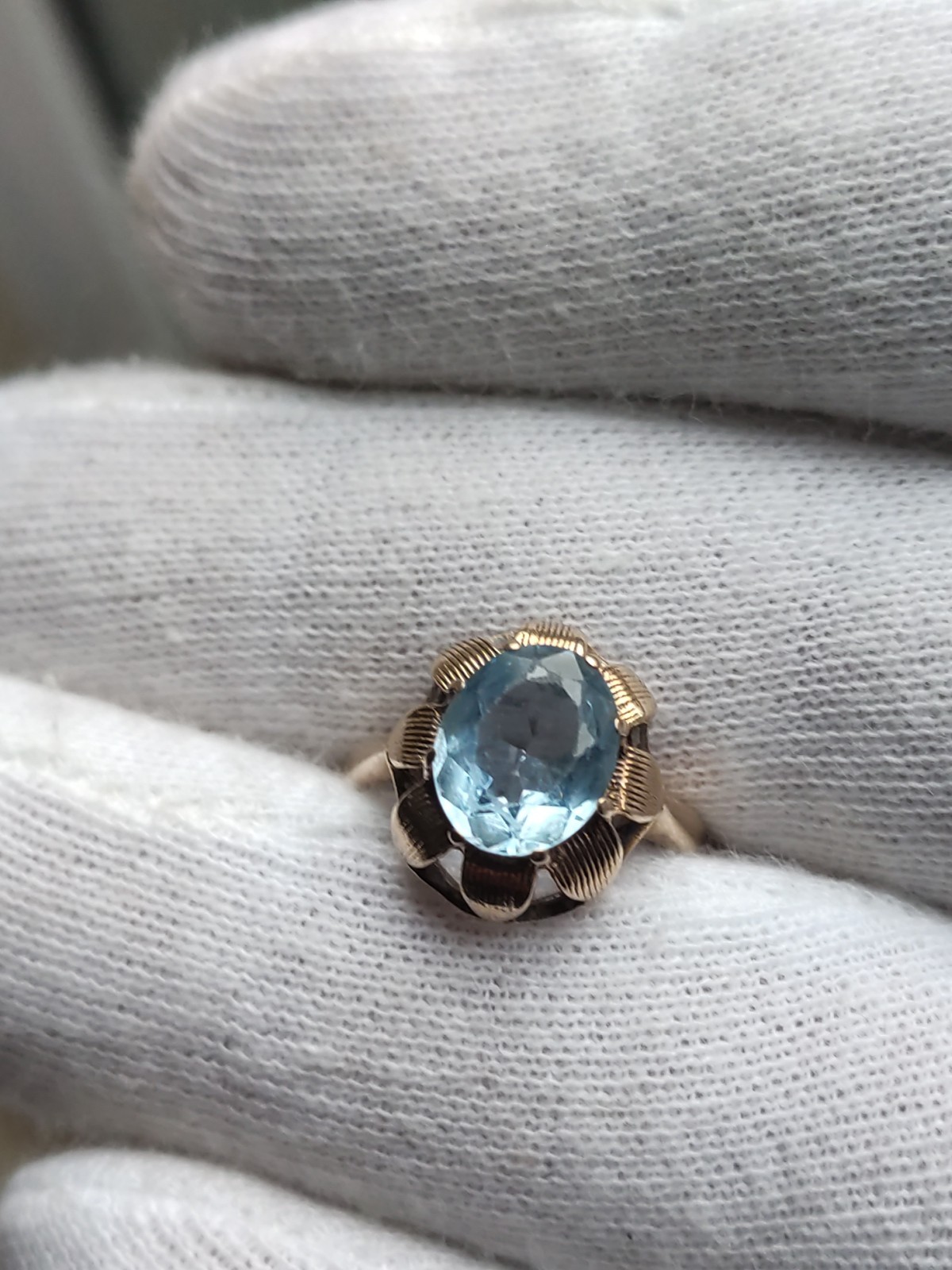 9ct Gold Ring Set With Large Blue Topaz Stone 9 Carat Yellow Gold Ring 2.9g