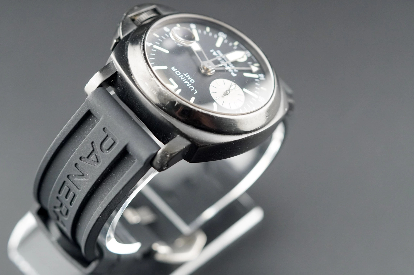 Panerai Luminor Gmt Automatic Black Dial on Leather PAM00088