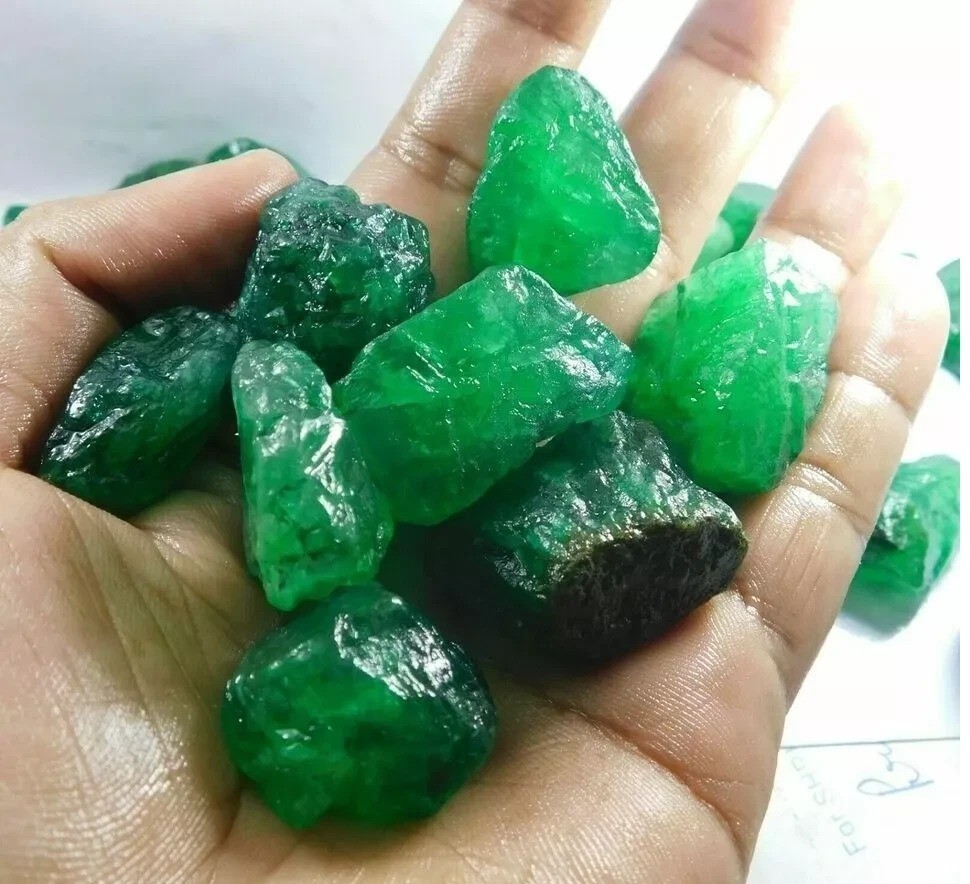 5000 Ct/ 1 KG Loose Gemstone Natural Colombian Green Emerald Rough Lot