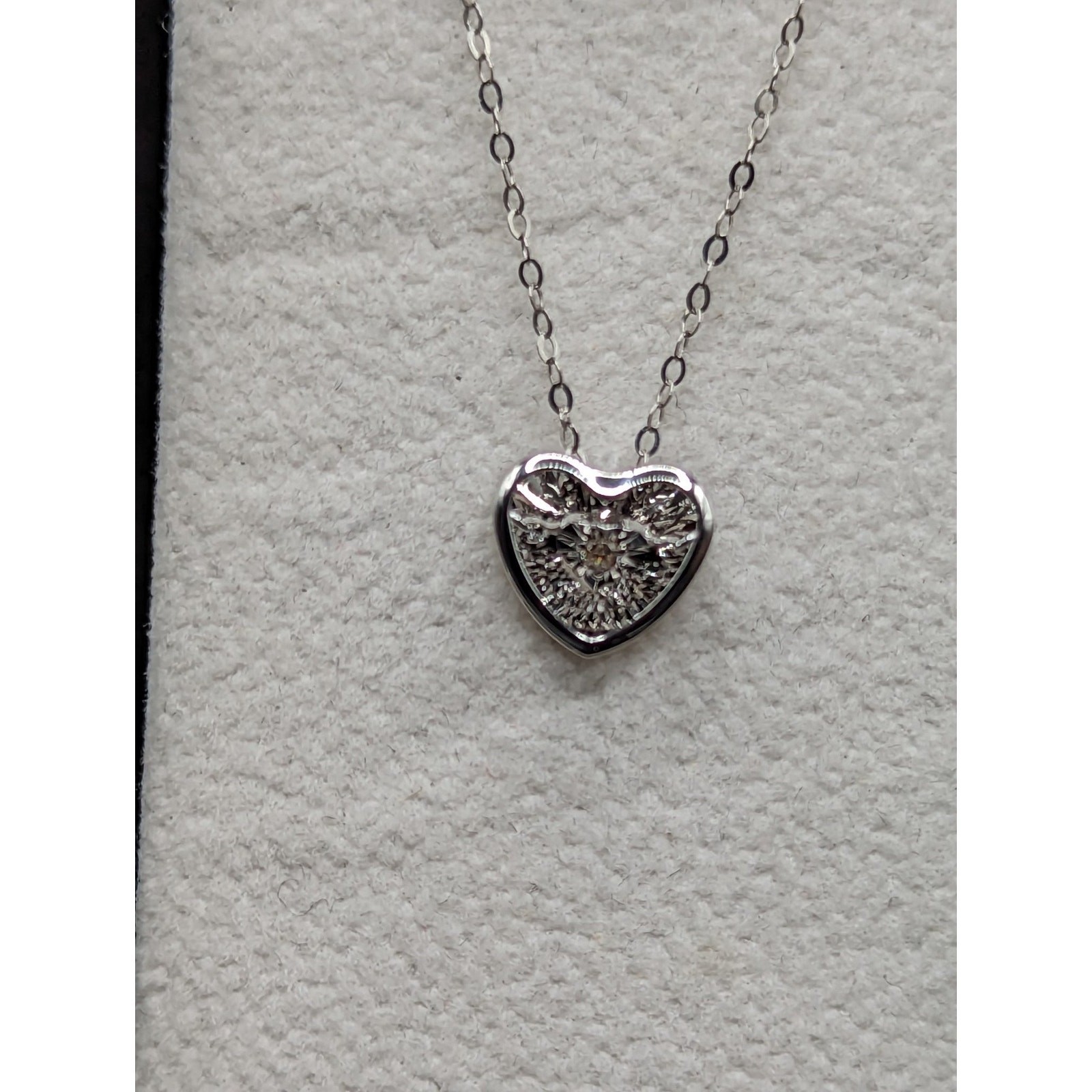 Sparkling Heartbeat: Solid 18k White Gold Diamond Pendant Necklace