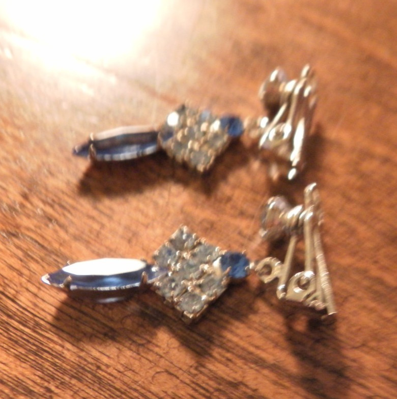 Vintage Clip Earrings & Matching Brooch Blue Rhinestones Unsigned