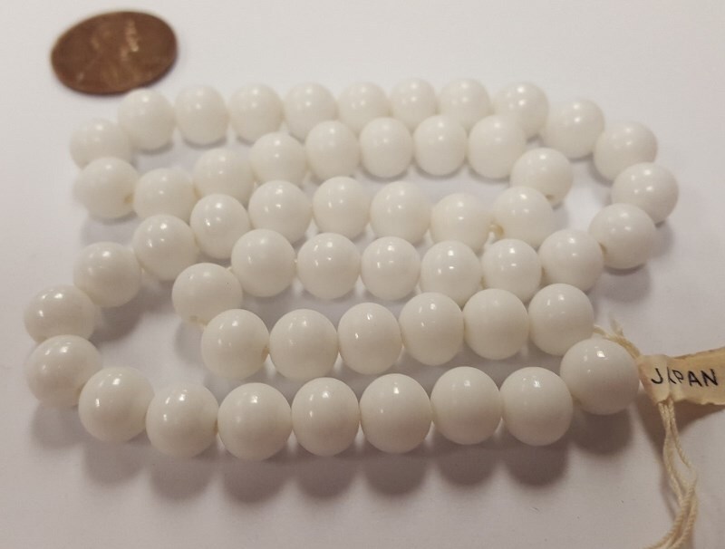 50 VINTAGE JAPANESE 1950’S CHERRY BRAND GLASS CHALK WHITE 8mm. ROUND BEADS 4710T