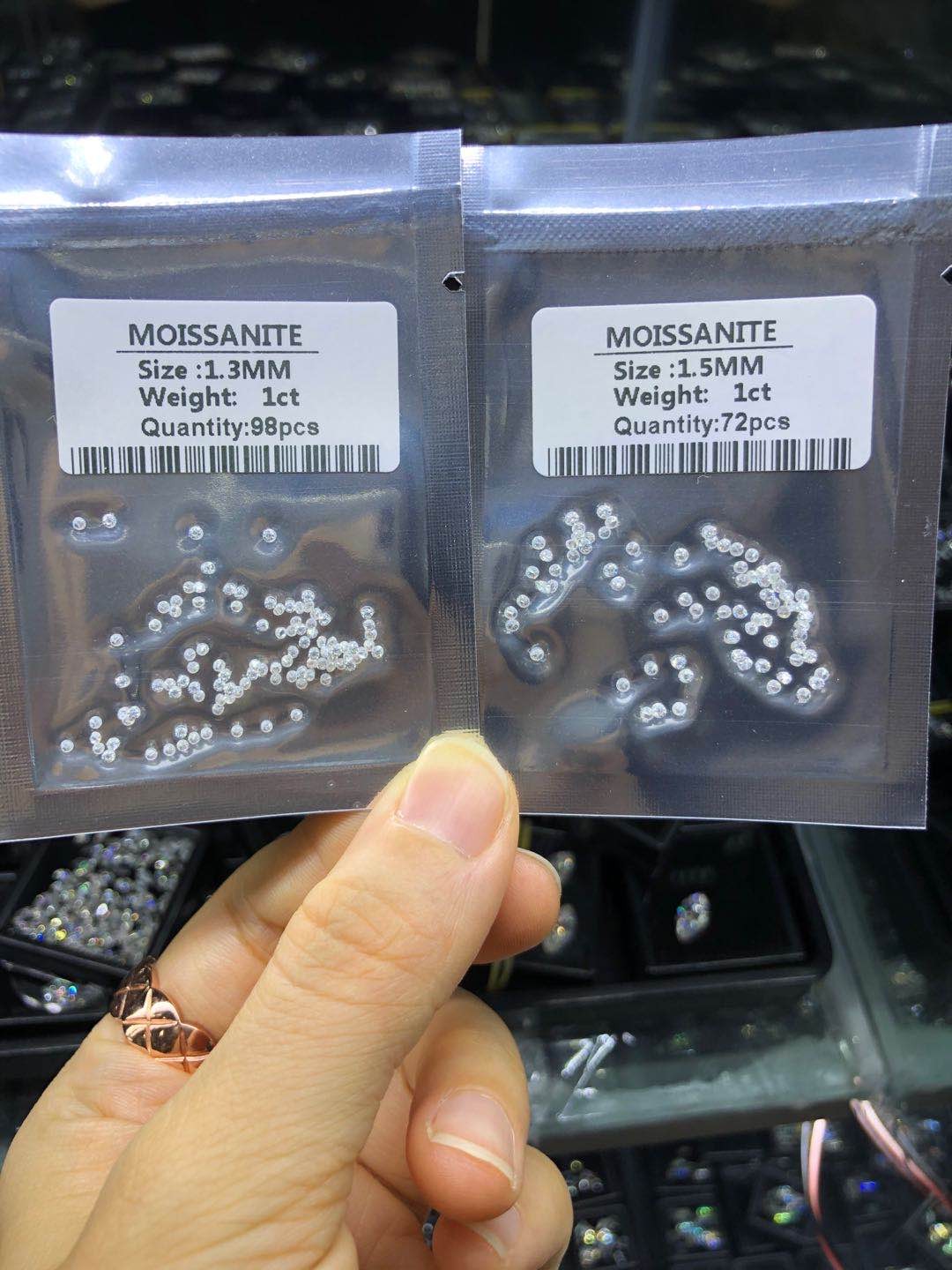 US Wholesale Price 1CT 0.8-2.9mm Round D Color VVS1 Loose Moissanite Stones Lot