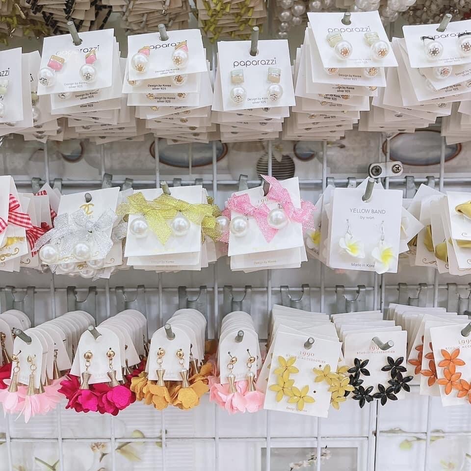 50 pairs of fashion earring. Lot earring