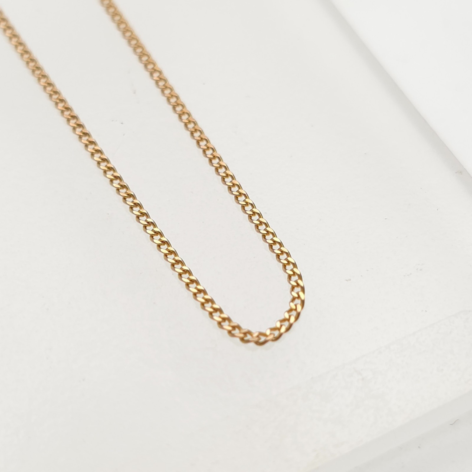 9ct Yellow Gold Vintage Lightweight Curb Chain necklace – 16 Inch / 40cm
