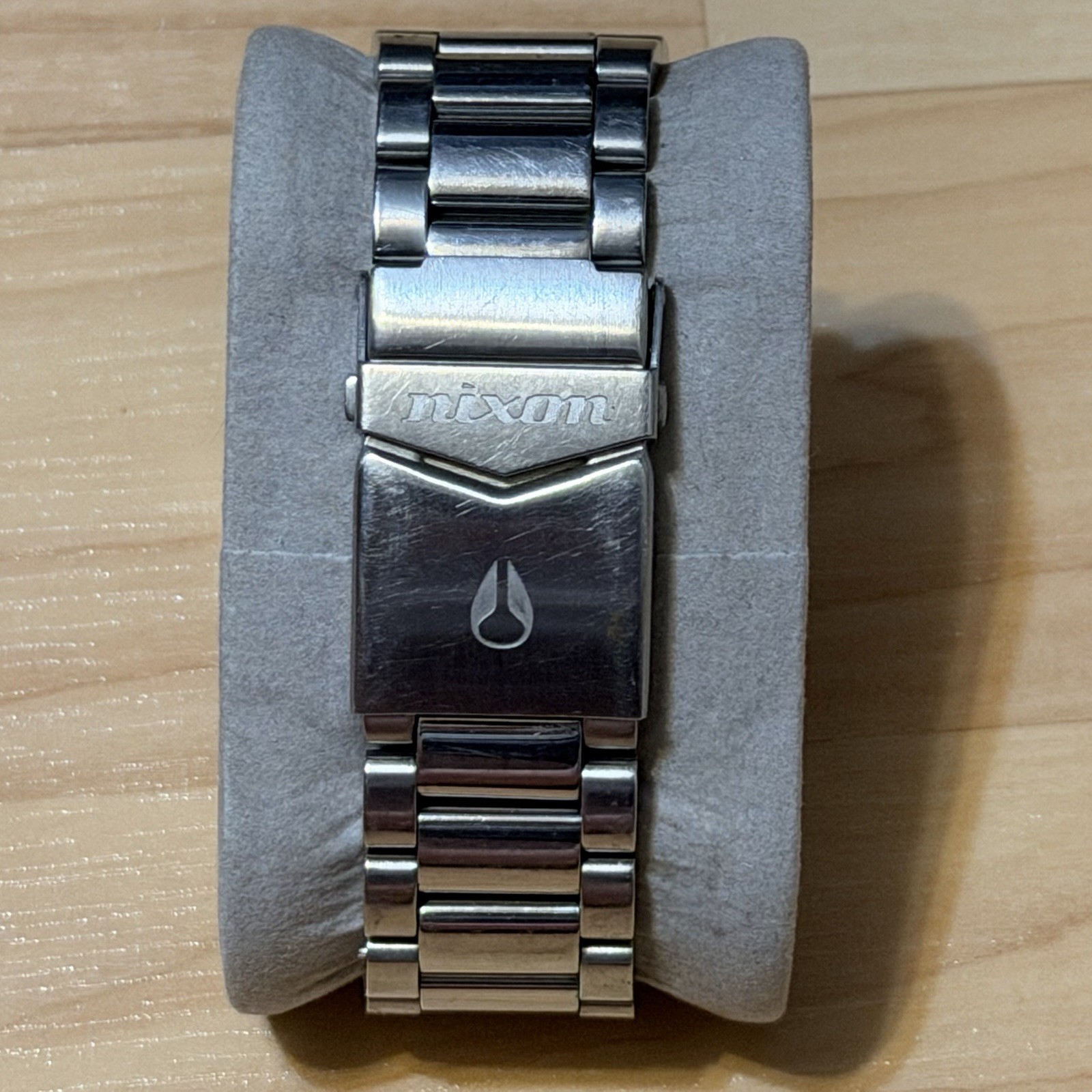 Nixon The Player Yes It’s Real Blue Plaid Men’s Analog Silver Watch RUNS READ