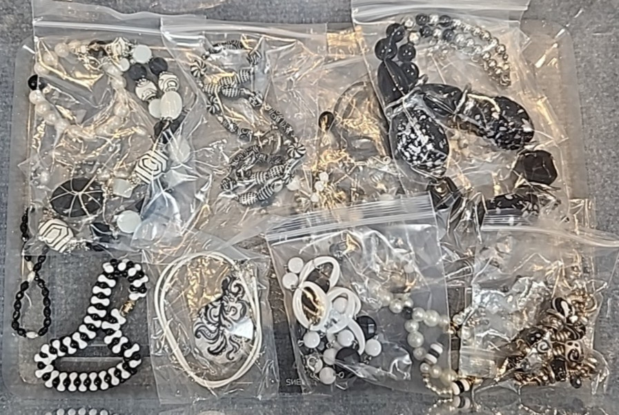 Jewelry Wearable Black & White Collection 5 Lbs Lot #3879 See Description