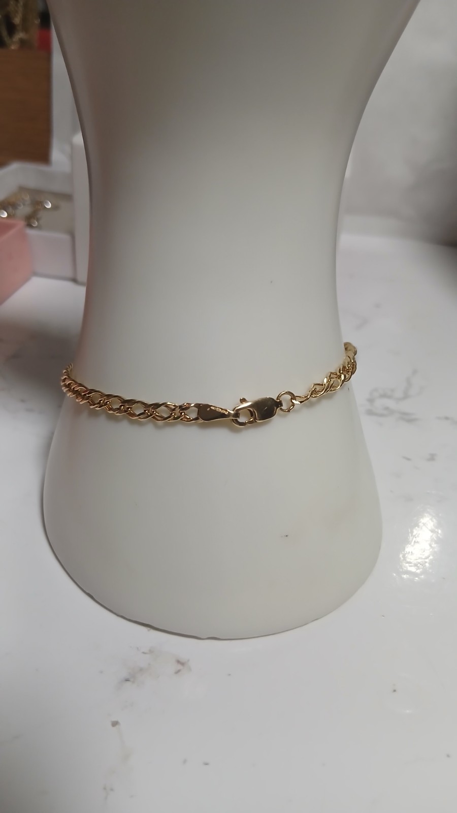 9ct Yellow Gold Bracelet.