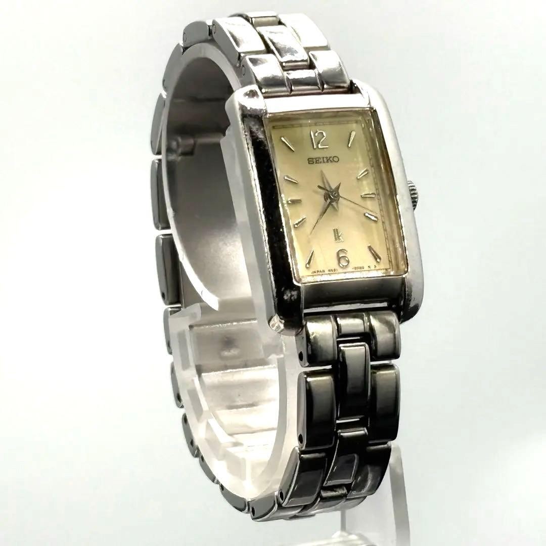 This is a rare SEIKO LUKIA ladies’ watch, with a brand new battery replaceme