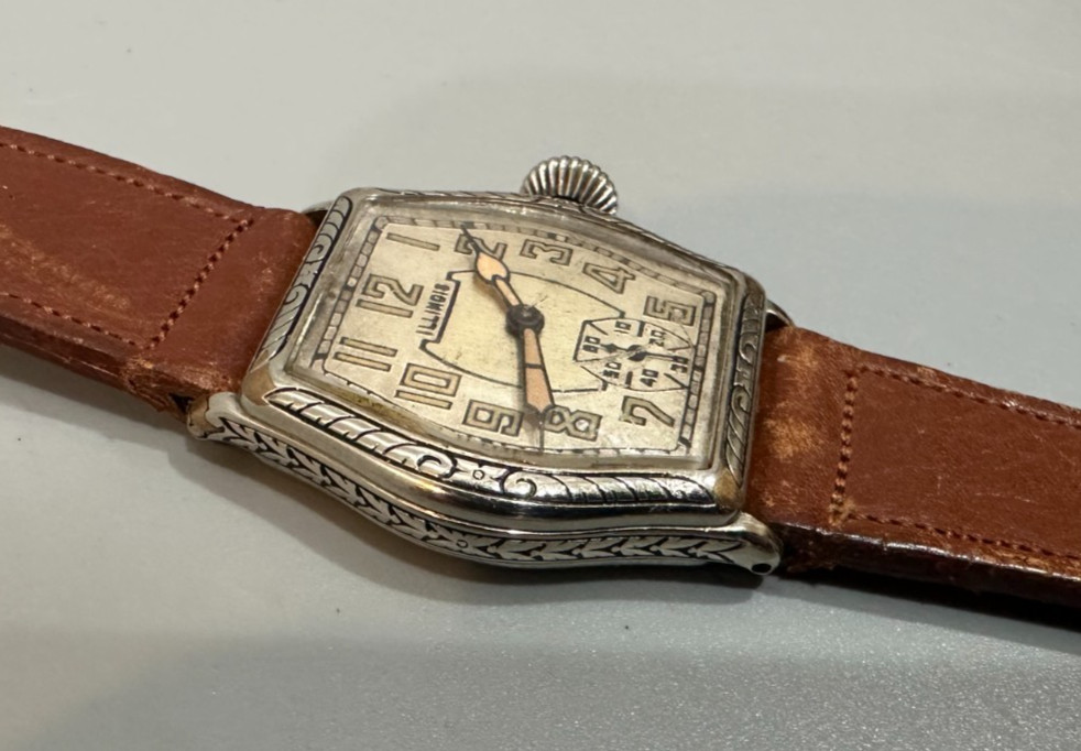 Vintage Illinois Men’s 14k gold filled 17 jewels Wristwatch 1920s, 31mm by 38mm