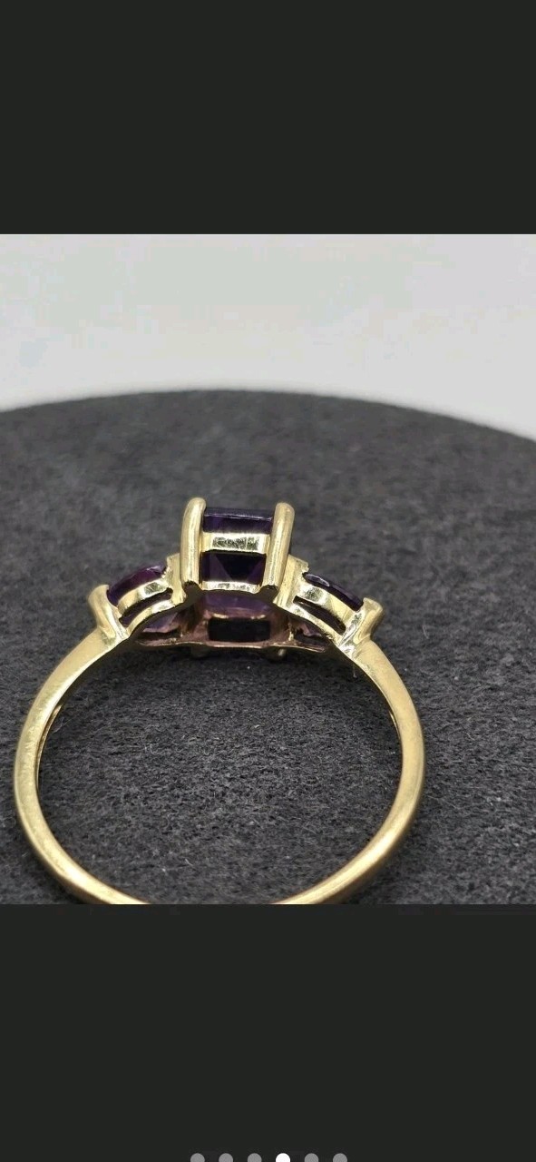 10K Yellow Gold 3-Stone Purple Amethyst Prong Setting Ring Size 7
