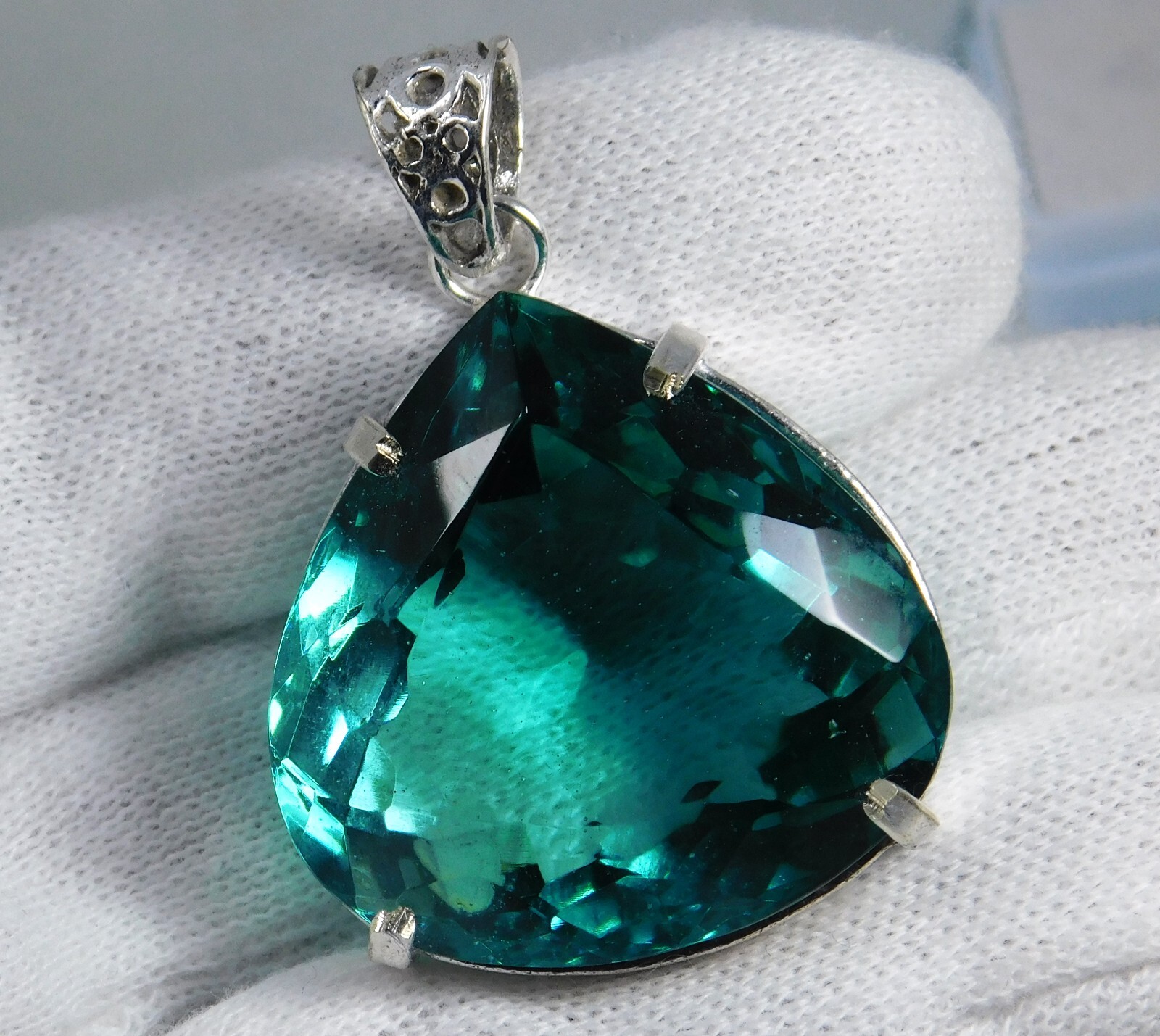 Certified, Natural 113.50 Ct Excellent Blue Aquamarine Pendant Pear Cut Gemstone