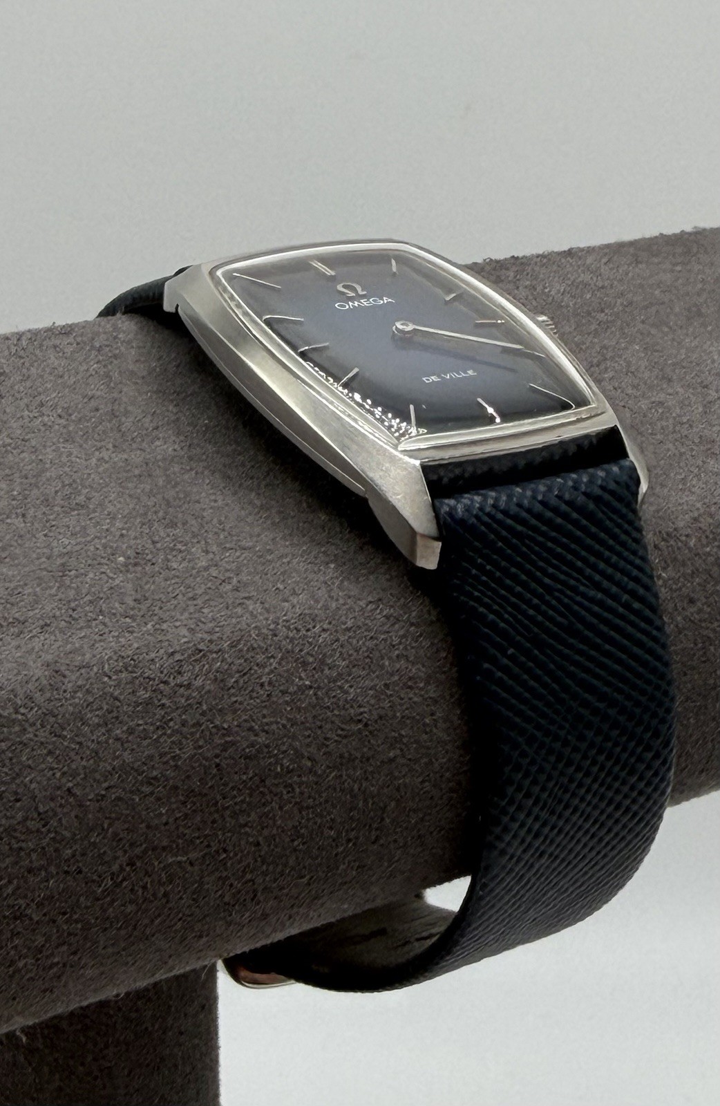 Omega Deville Ultra Thin 60s Tank Men’s Swiss Mechanical Watch – 111.085 / 620