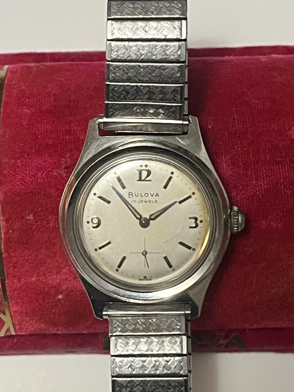 Vintage Men’s Bulova 17J Manual Winding Dress Watch