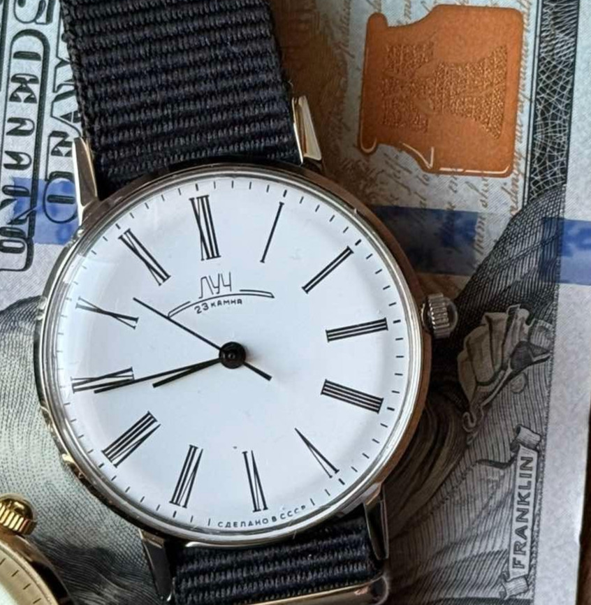 Luch Slim Deluxe Mechanical Watch Ultra Thin Vintage USSR Soviet Men’s Poljot 23