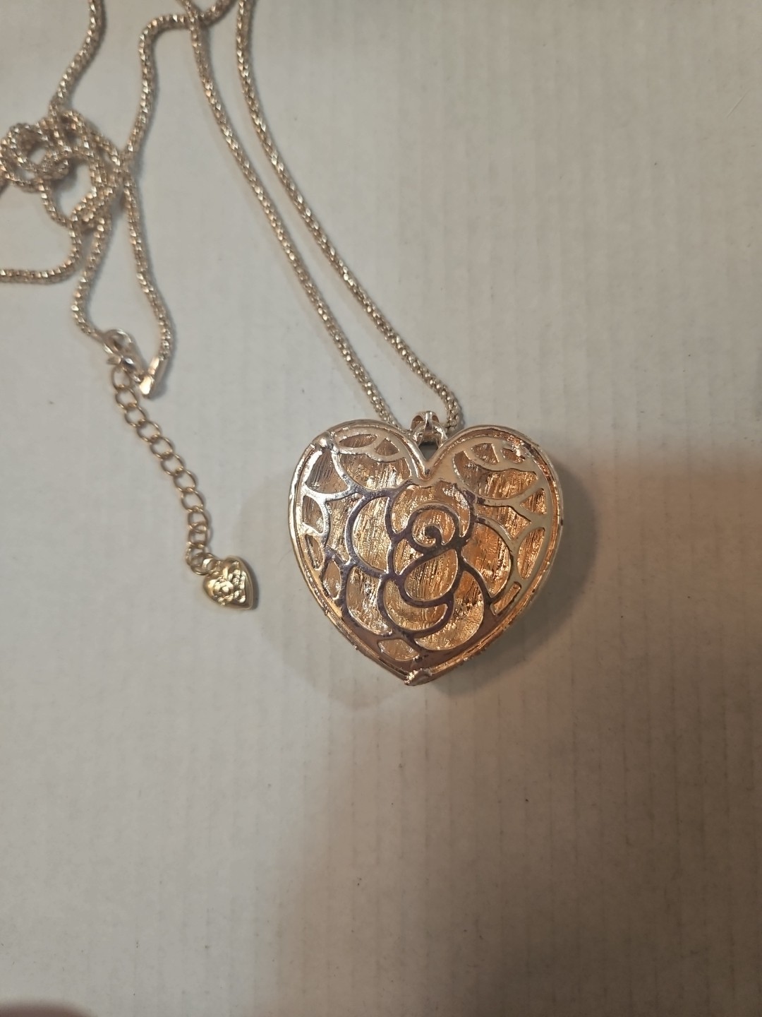 Betsey Johnson Royal Blue Heart Stone & Paved Crystal Pendant & Chain Beautiful