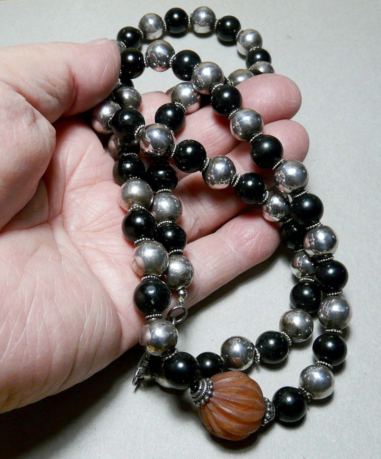 TRIBAL SIVER & BLACK AGATE & CARNELIAN CENTER BEAD_7 STRAND WIRE_30 IN NECKLACE