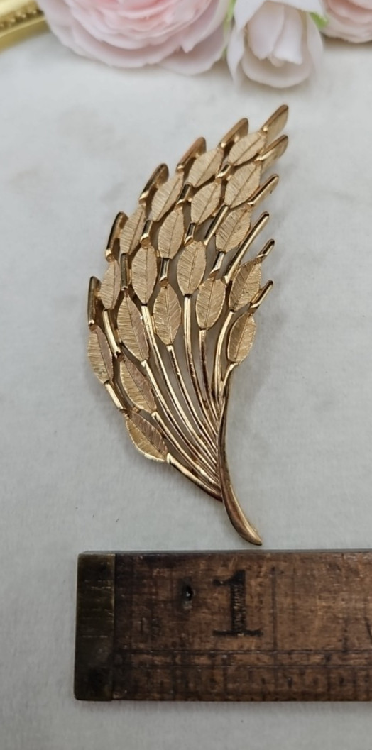 Vintage Crown Trifari Satin Brushed Gold Flower Floral Leaves Brooch Pin Signed