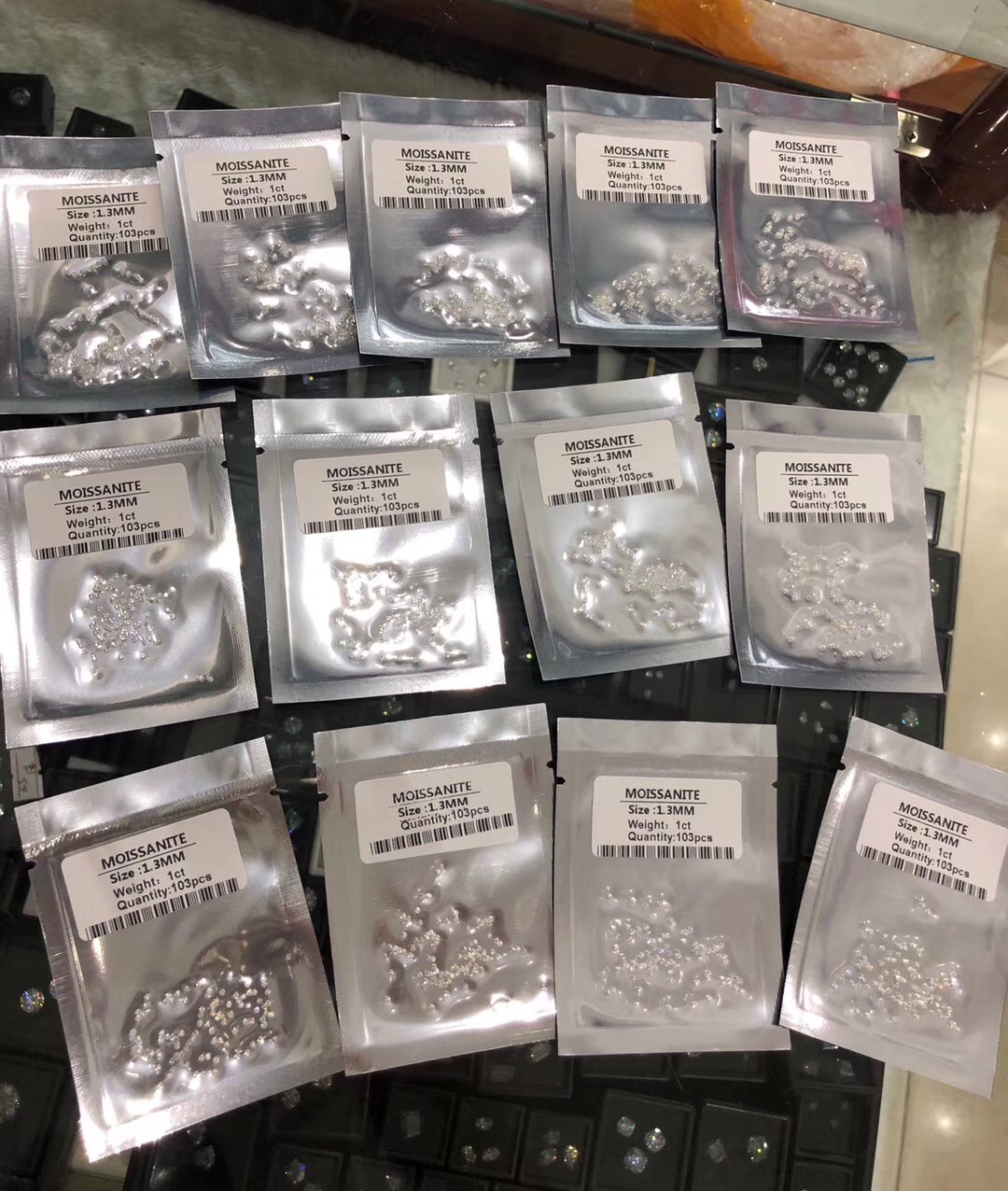 US Wholesale Price 1CT 0.8-2.9mm Round D Color VVS1 Loose Moissanite Stones Lot