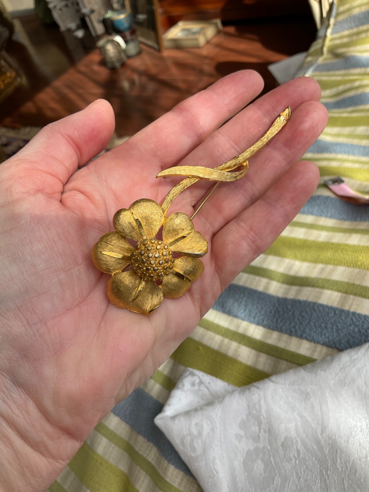 VINTAGE 1950s signed BSK satin brushed Gold Filled large flower brooch 4”