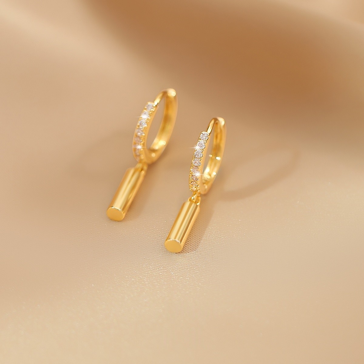 Cylindrical Geometric Niche Light-luxury Ear Clips