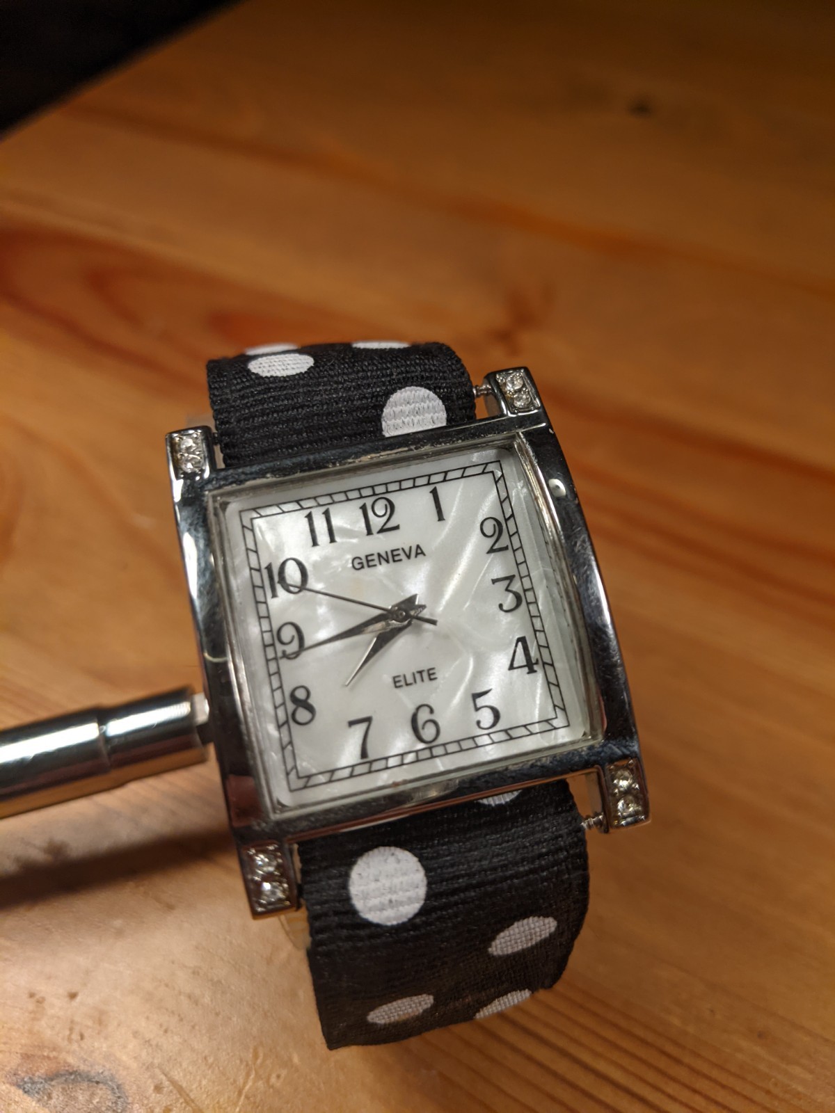 Vintage Geneva Stainless Steel Japanese Movement – New Battery – 100% Tested
