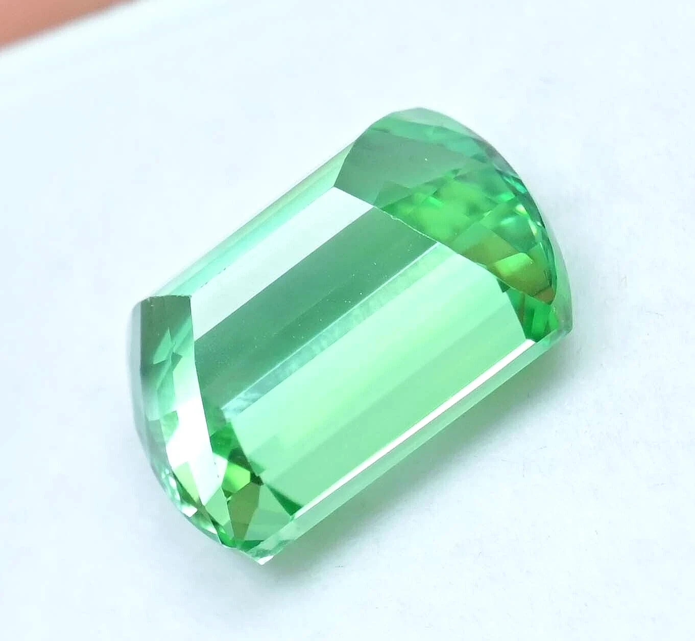 Exquisite 11.25 Ct Natural Light Green Sapphire Cuahion Certified Loose Gemstone