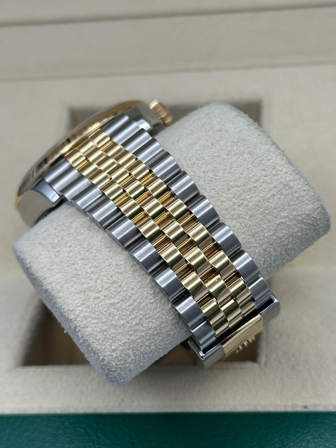 Rolex 126233 2023 Champagne Dial Box & Papers