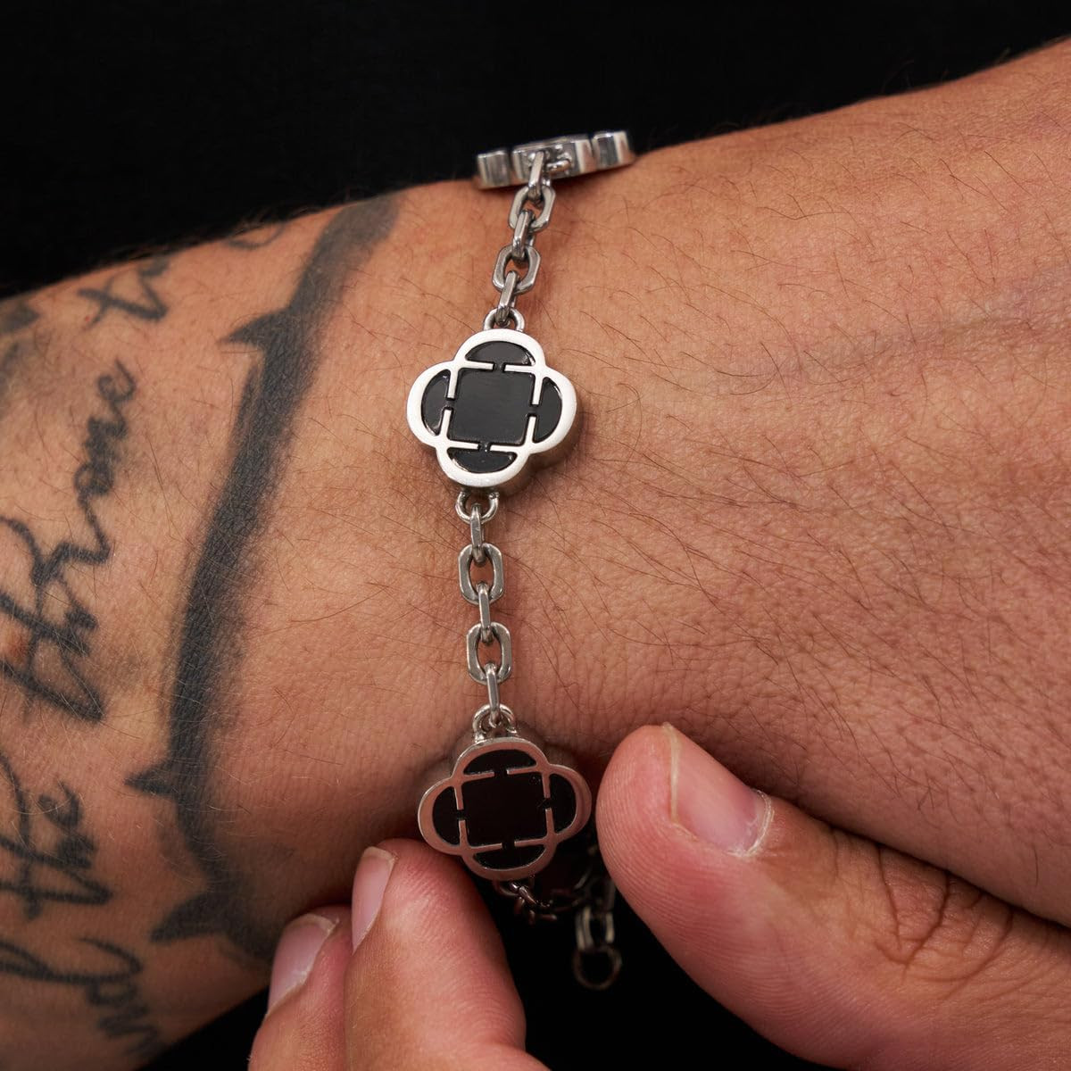 – Black Onyx Clover Stone Gold Bracelet – Durable 18K Gold & 316L Stainless Stee