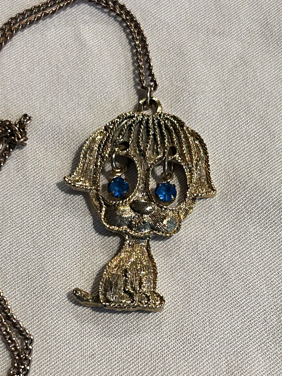 Vintage Gold Tone Shaggy Dog Pendant Necklace Rhinestone Dangle Eyes 70s