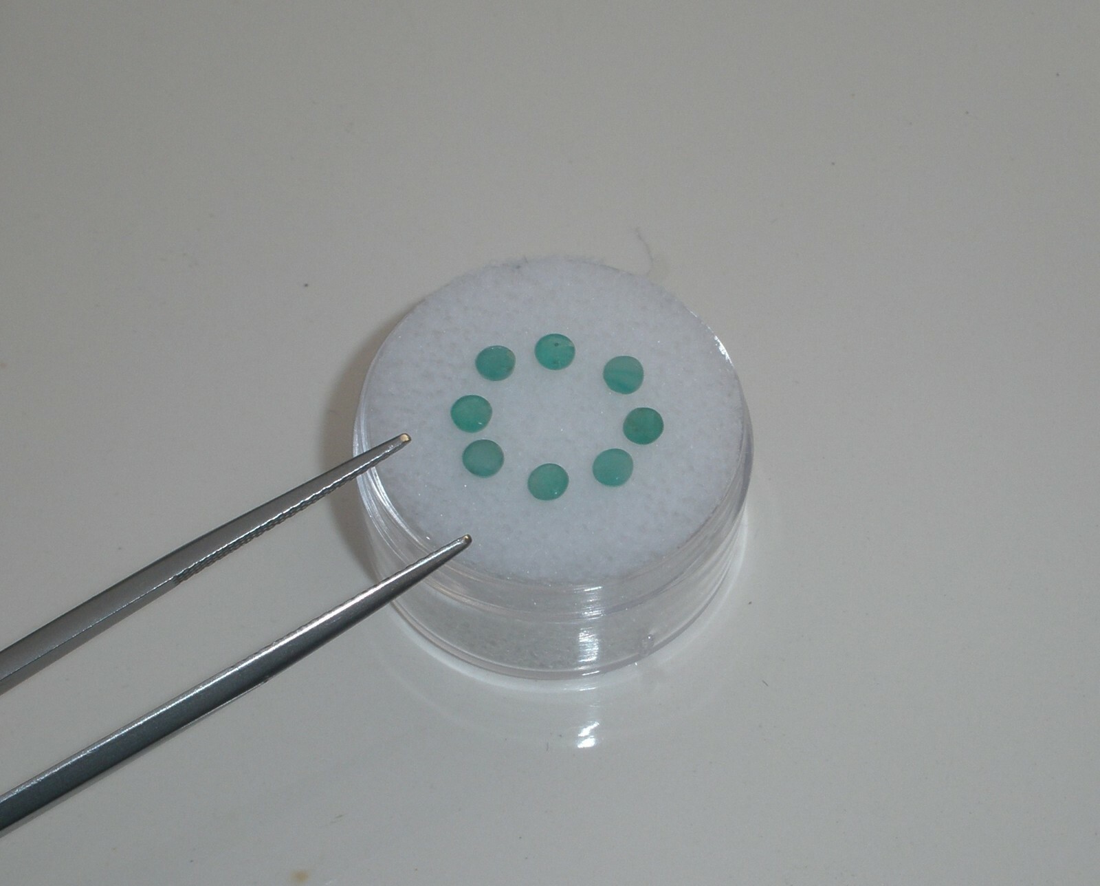8 Colombian emerald round loose faceted natural gems 3mm each