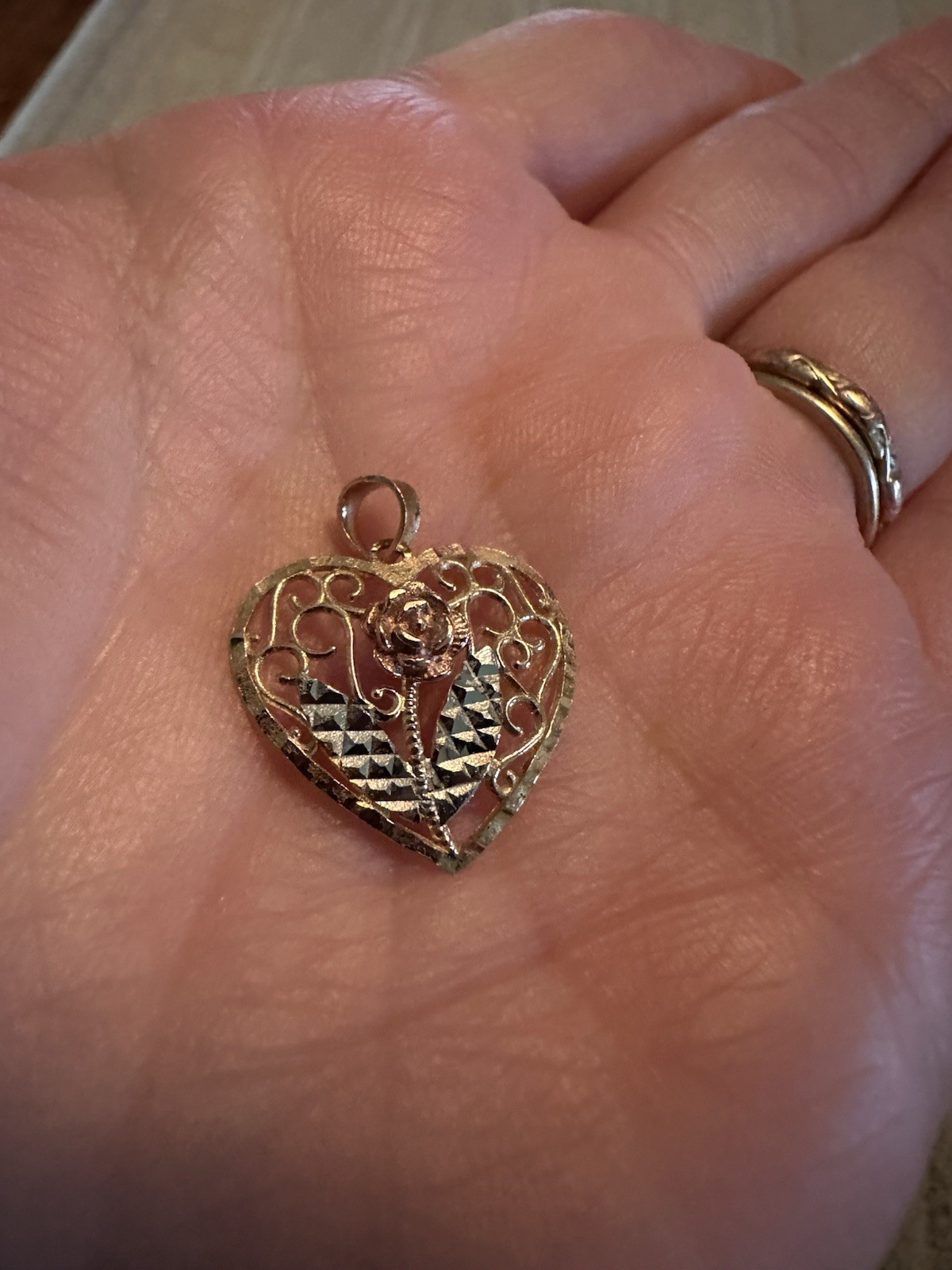 Vtg Estate 9CT Yellow/rose/white Gold Filigree Rose Heart Pendant