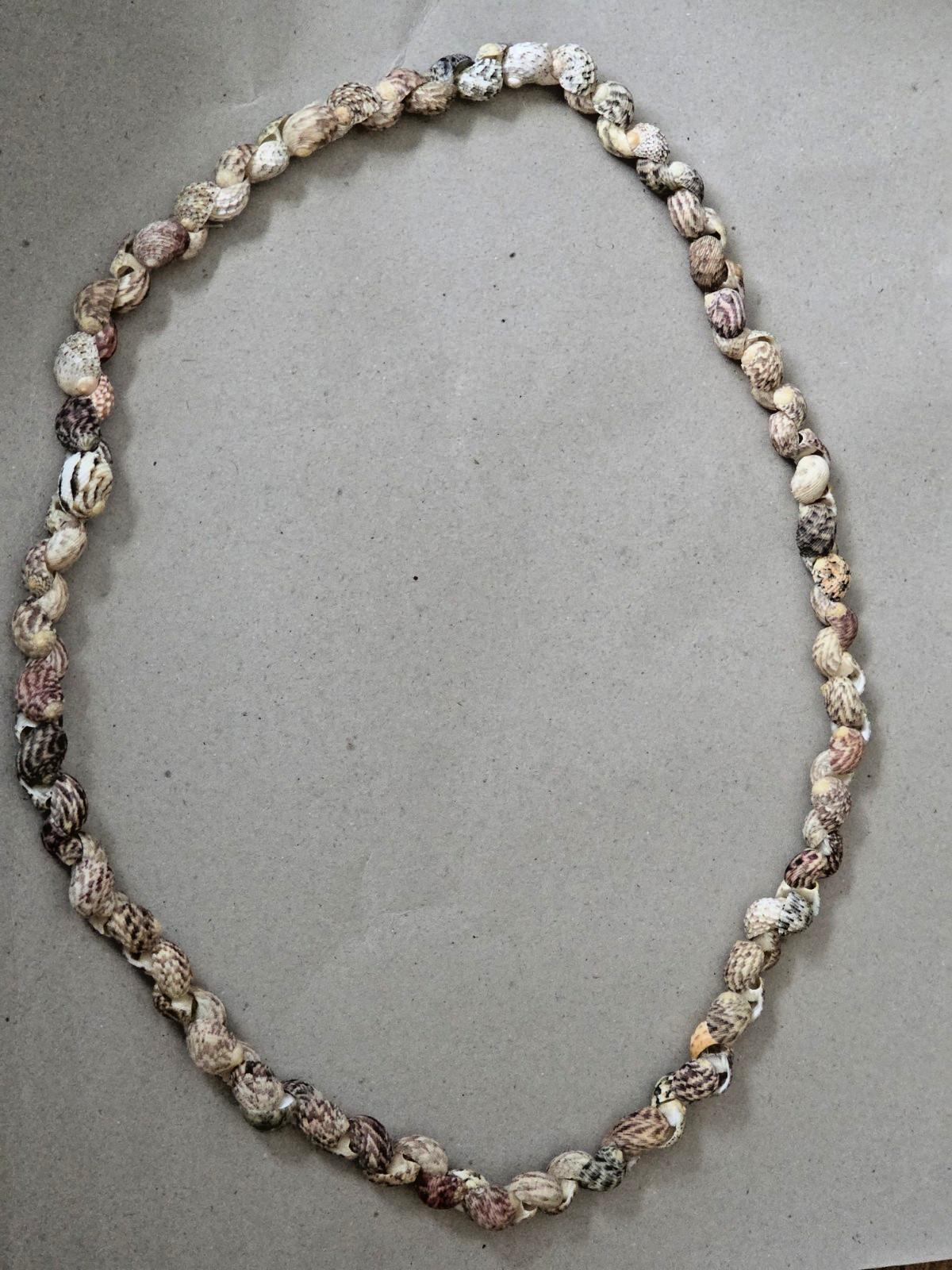 Unbranded – Handmade Natural Seashell Necklace – Snail Shells – 17 inches long