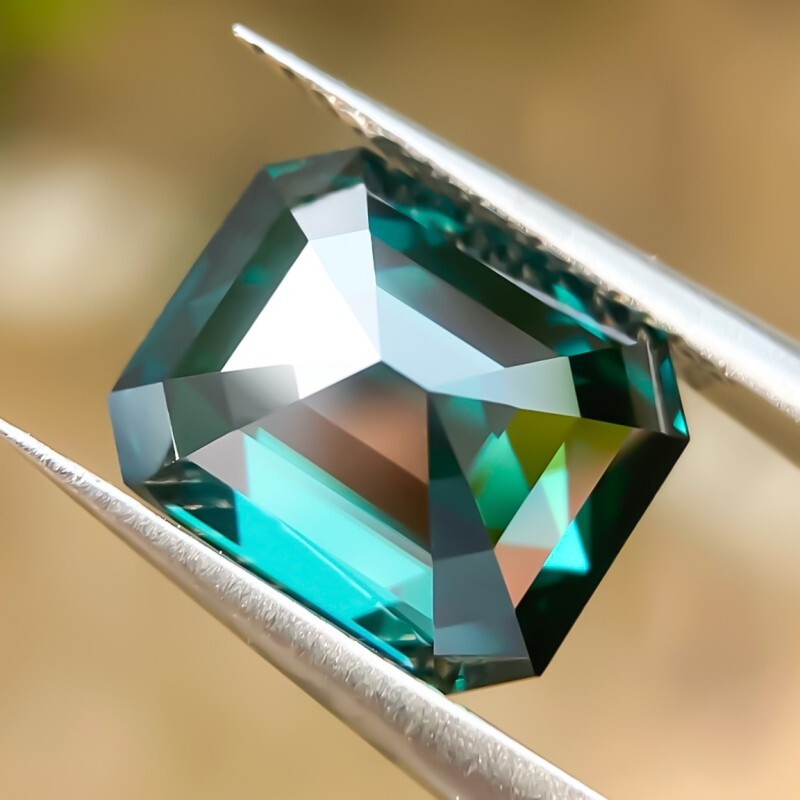 Green Color VVS1 Emerald Cut Moissanite Stone Loose Gemstone with GRA Cert