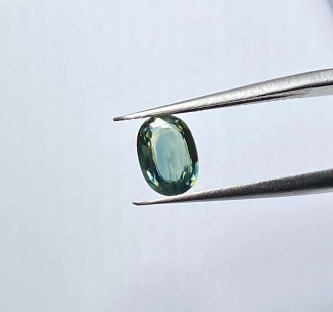 0.82 CTS HEATED MADAGASCAR BLUE/GREEN SAPPHIRE, OVAL CUT 6.5 X 5 X 2.8 MM VVS