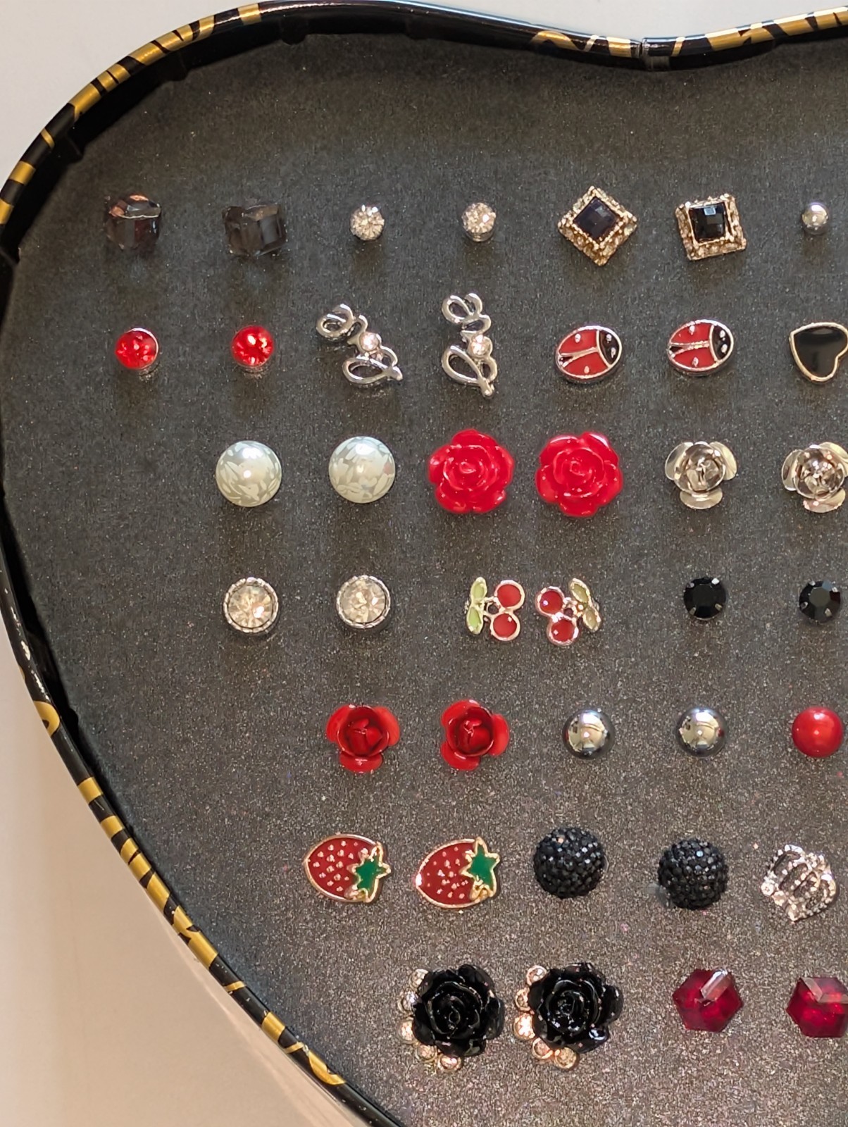 Multi-Pair Fashion Stud Earring Variety Set Arranged In Black Heart Container