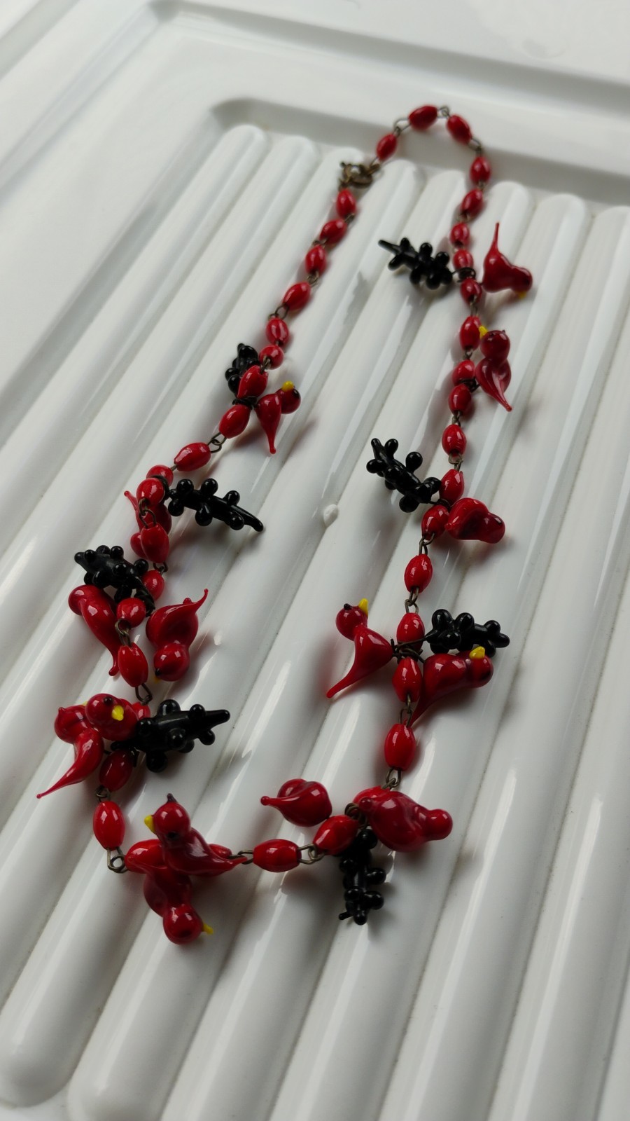 VINTAGE CZECH GLASS BEAD NECKLACE BLACK W RED BIRDS 16″