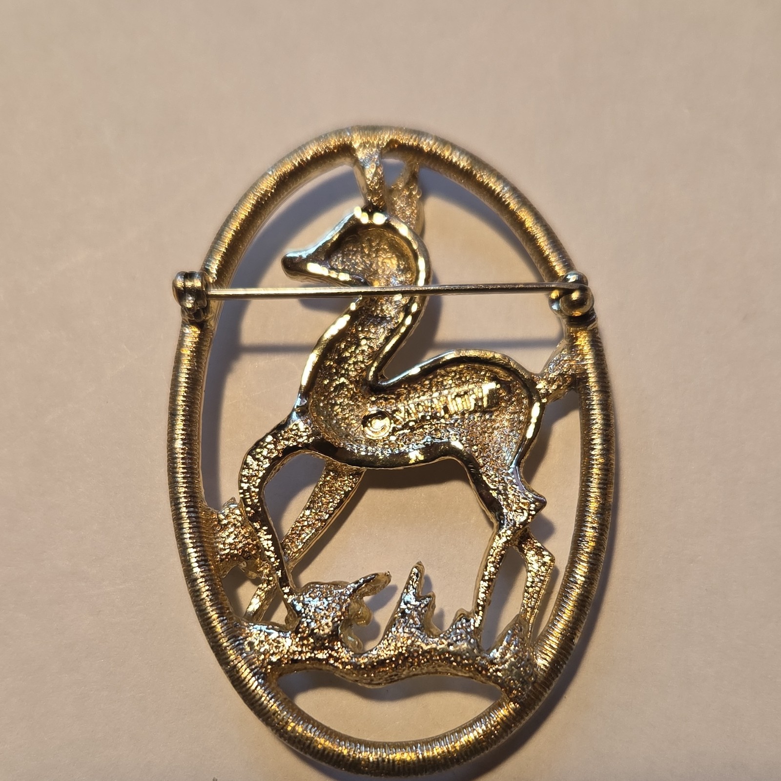 Gold Tone Deer Oval Brooch Pin Metal No Stone Animals & Insects Theme