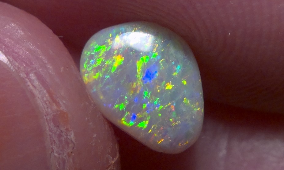 0.87cts Solid Lightning ridge opal, stunning rainbow fire & pattern *see video*