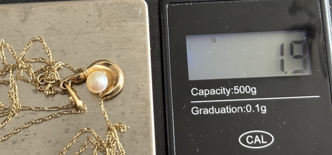 9 carat gold drop pearl pendant