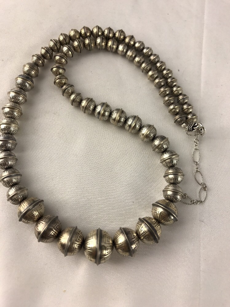 Hand Stamped Bench Navajo Pearls Graduated Sterling Silver Bead Necklace 19″