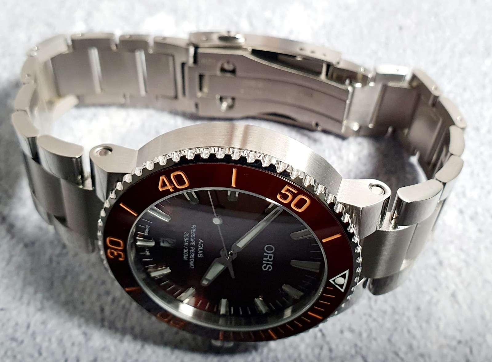 Oris Aquis Brown Dial Men’s Watch – 01 733 7730 4152 07 8 24 05PEB