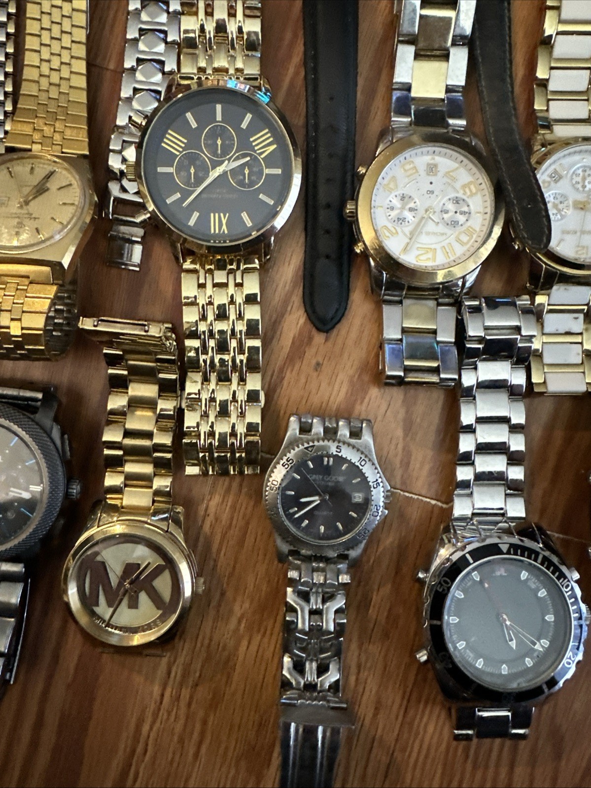 Assorted Lot Of 23 Vintage And Modern Men’s And Women’s Watches