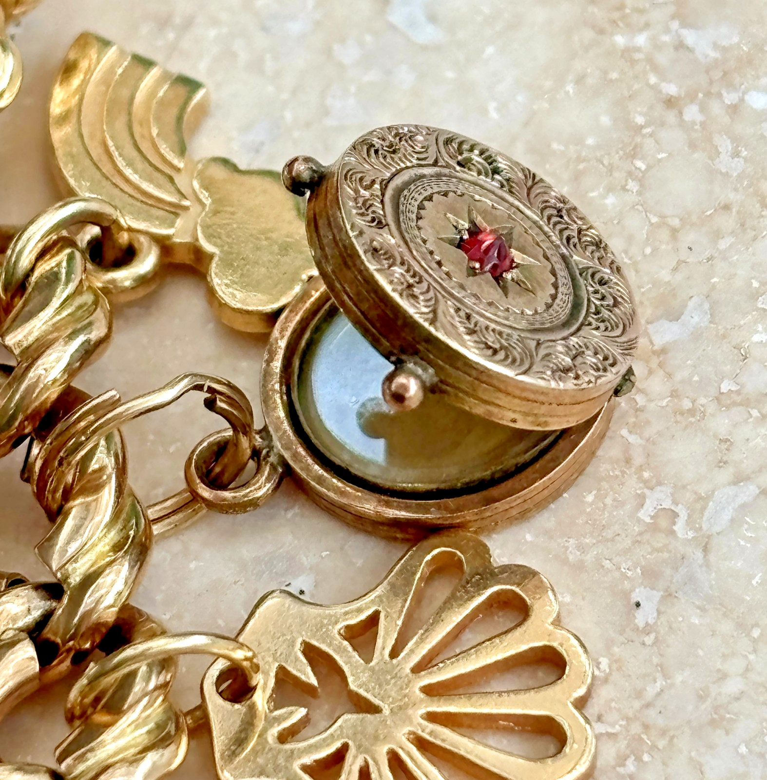 Gold Charm Bracelet with 20 Charms – Mostly Retired James Avery – Appr. 59 Grams