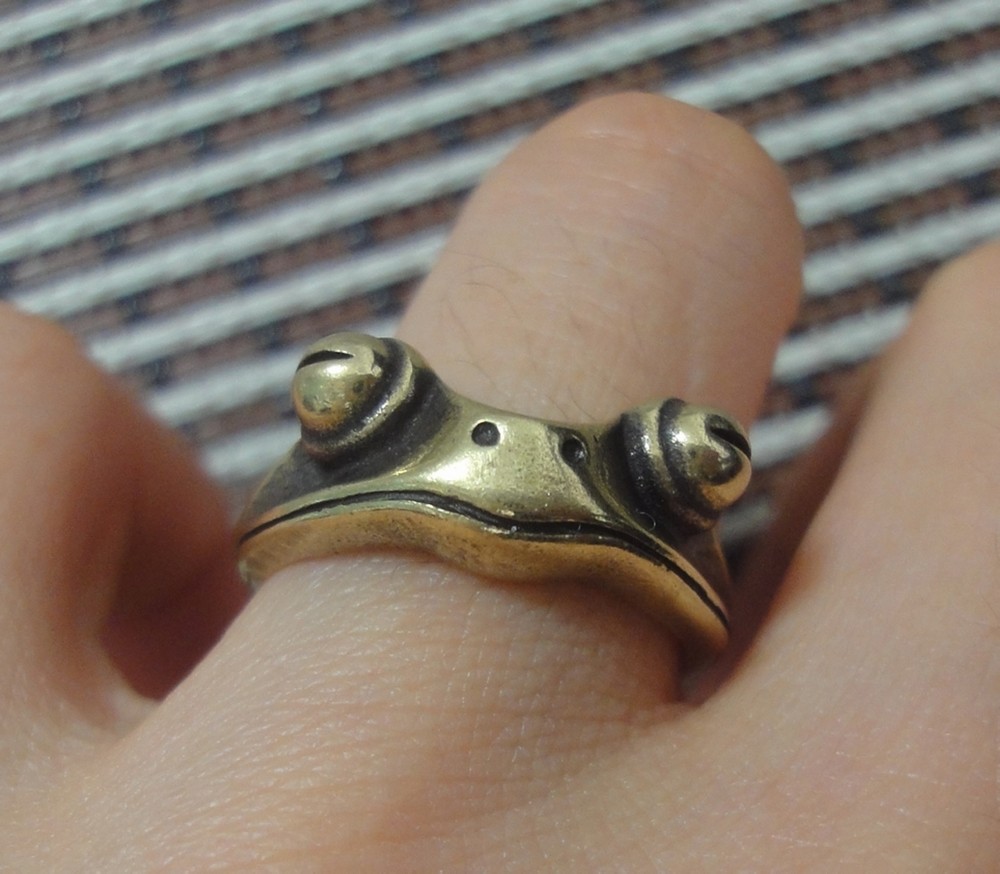 Vintage Style Brass Frog Toad Statue Adjustable Ring & Gift Box (US size 6-8)