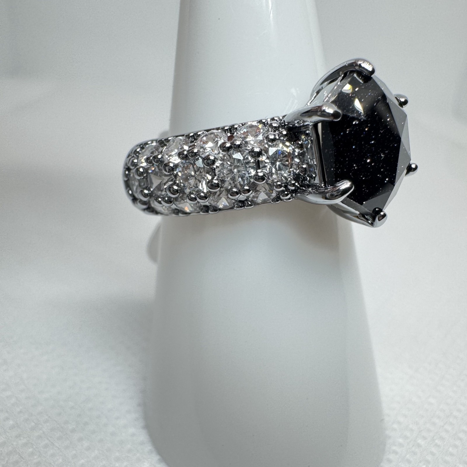 Size 7 Bomb Party Untamed Ring – RG65610 Bold By Nature – On Hematite