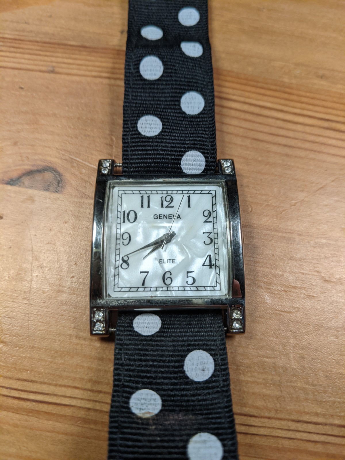 Vintage Geneva Stainless Steel Japanese Movement – New Battery – 100% Tested