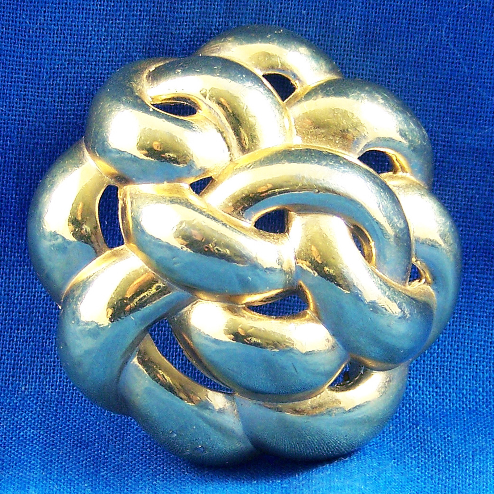 Vintage Unique Pin Domed Thick Twisted Knot Circle 3-D Gold Tone Metal Brooch