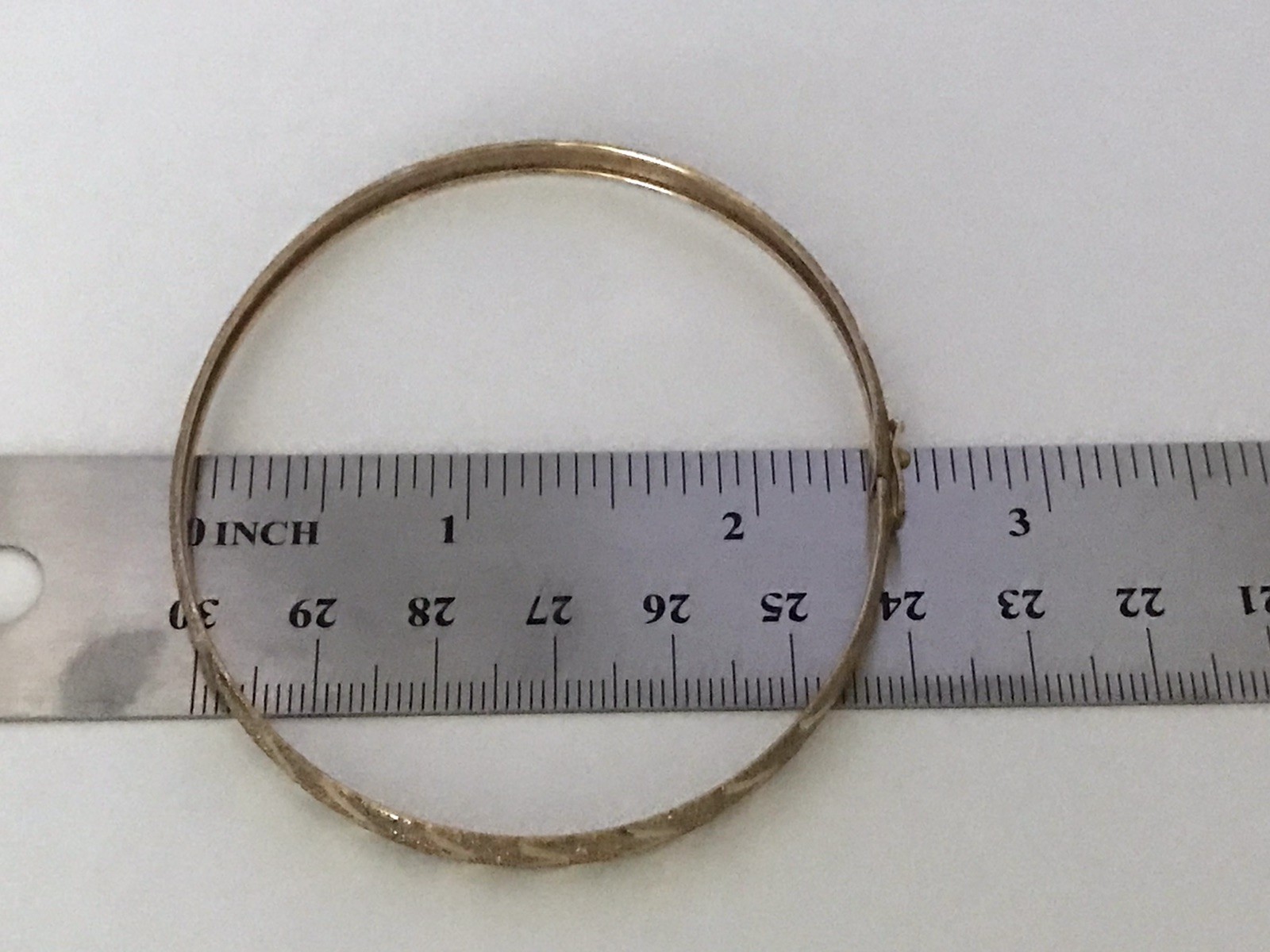 Beautiful 10k Yellow Gold Diamond Cut Laser Bangle Bracelet Size 7.5”