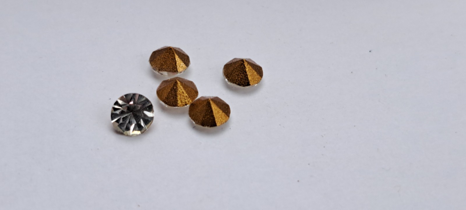 100 Pieces Round Crystal 4.5 mm Foil Back Loose Stones